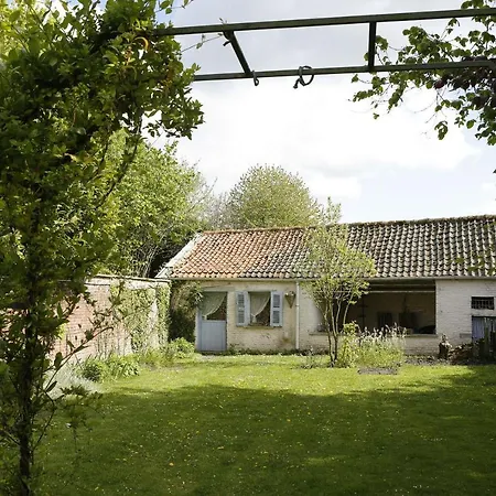 Les Greniers De Madelgaire Guest house *